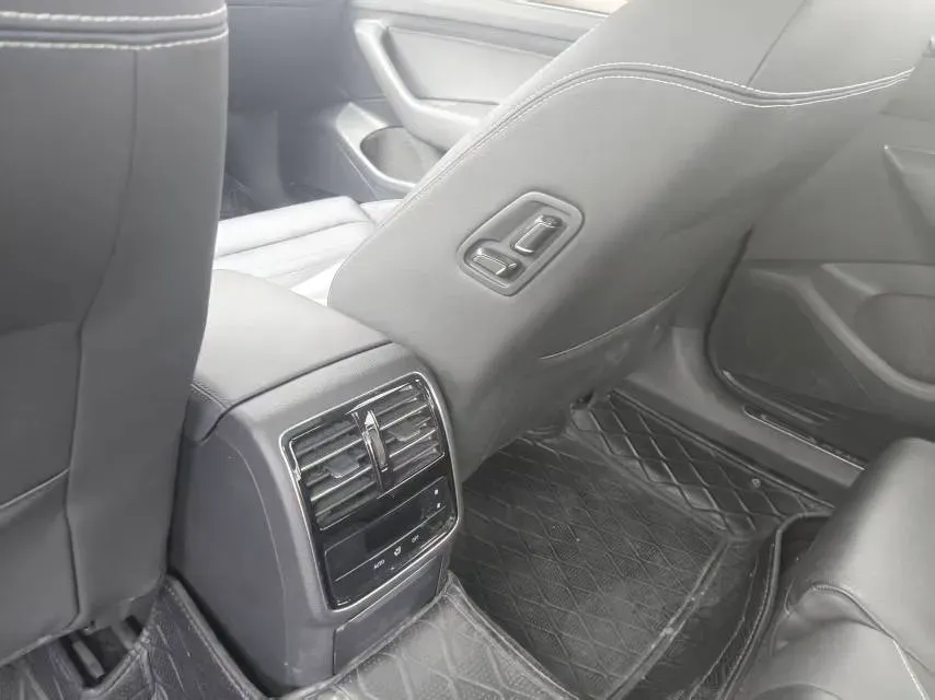 2020 Volkswagen Magotan 2.0T 186HP L4 7DCT,autocango,china used car exporter,china ev exporter,chinese used car exporter,chinese used ev exporter