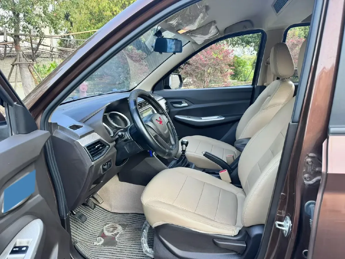 2021 WuLing HongGuang 1.5L 99HP L4 6MT,autocango,china used car exporter,china ev exporter,chinese used car exporter,chinese used ev exporter