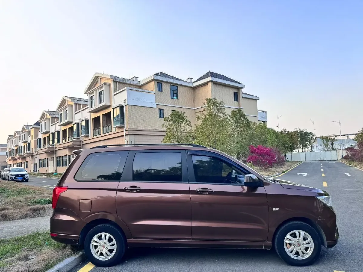 2021 WuLing HongGuang 1.5L 99HP L4 6MT,autocango,china used car exporter,china ev exporter,chinese used car exporter,chinese used ev exporter