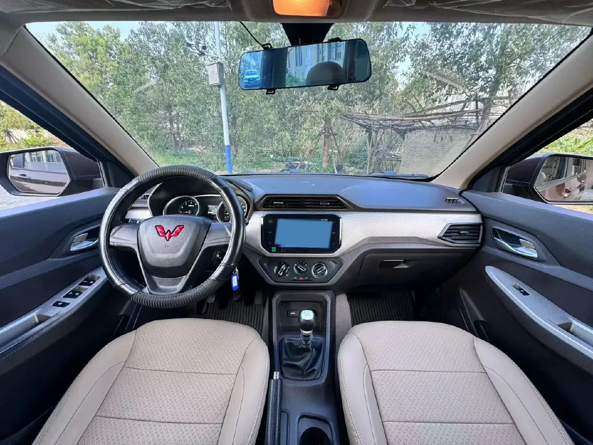 2021 WuLing HongGuang 1.5L 99HP L4 6MT,autocango,china used car exporter,china ev exporter,chinese used car exporter,chinese used ev exporter
