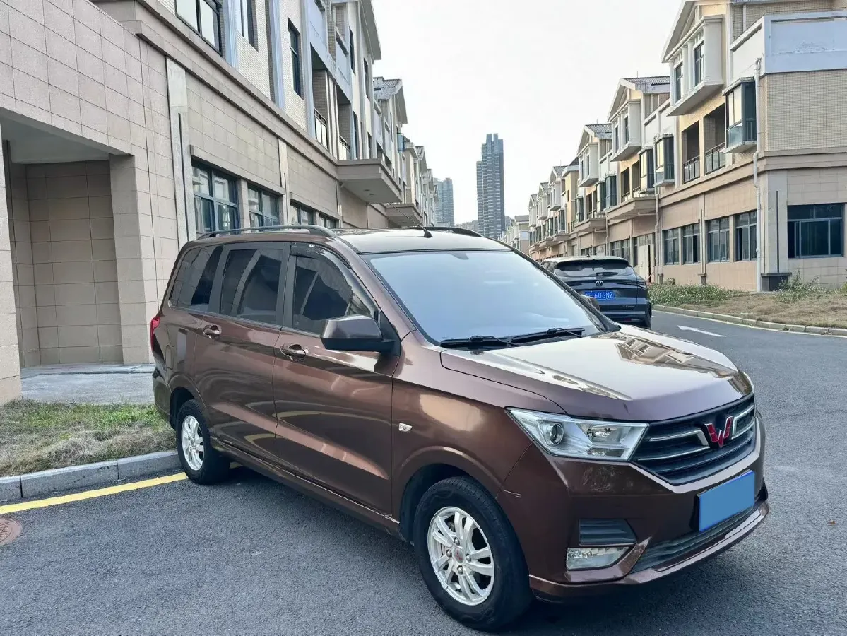 2021 WuLing HongGuang 1.5L 99HP L4 6MT,autocango,china used car exporter,china ev exporter,chinese used car exporter,chinese used ev exporter