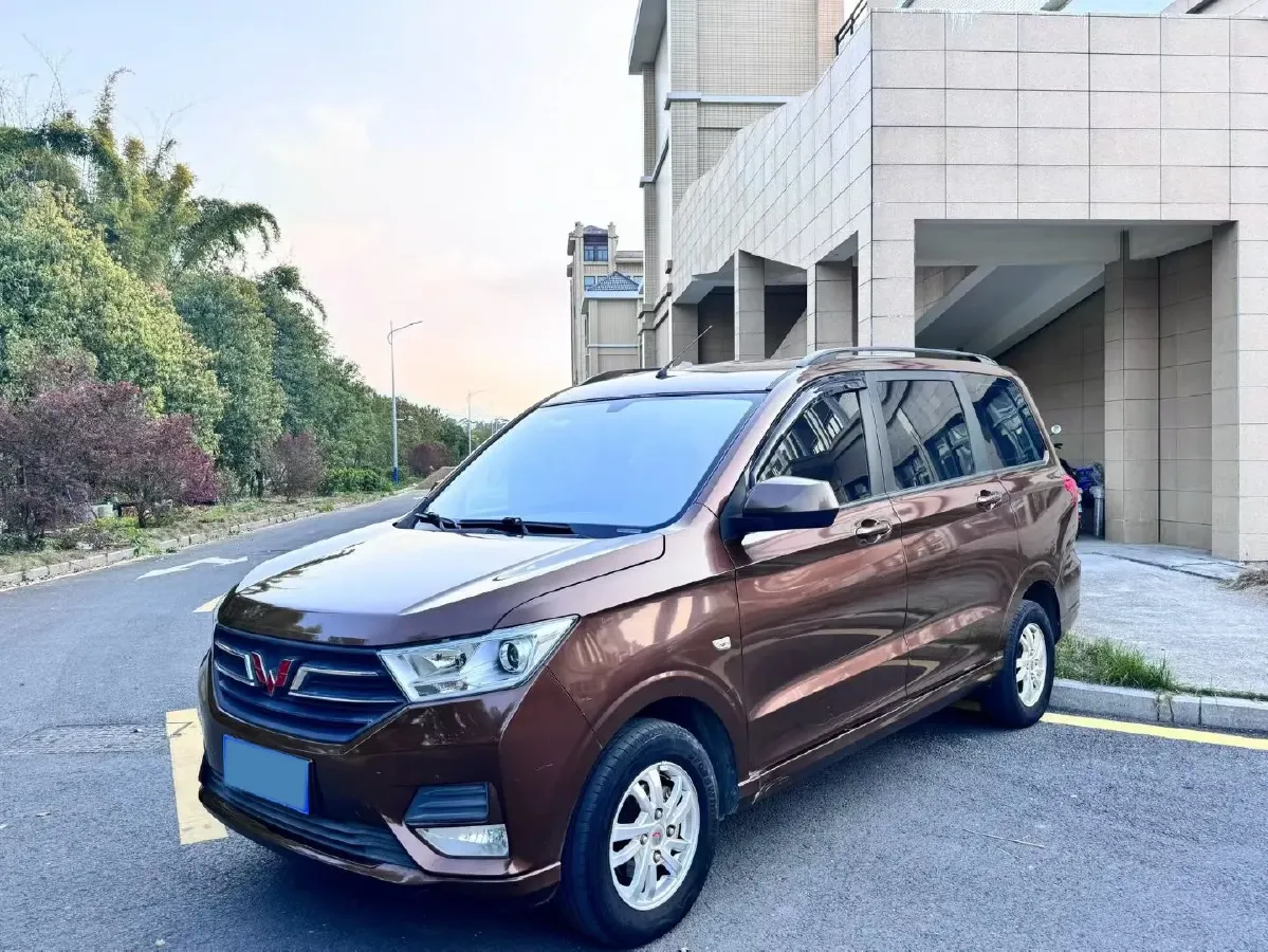 2021 WuLing HongGuang 1.5L 99HP L4 6MT,autocango,china used car exporter,china ev exporter,chinese used car exporter,chinese used ev exporter