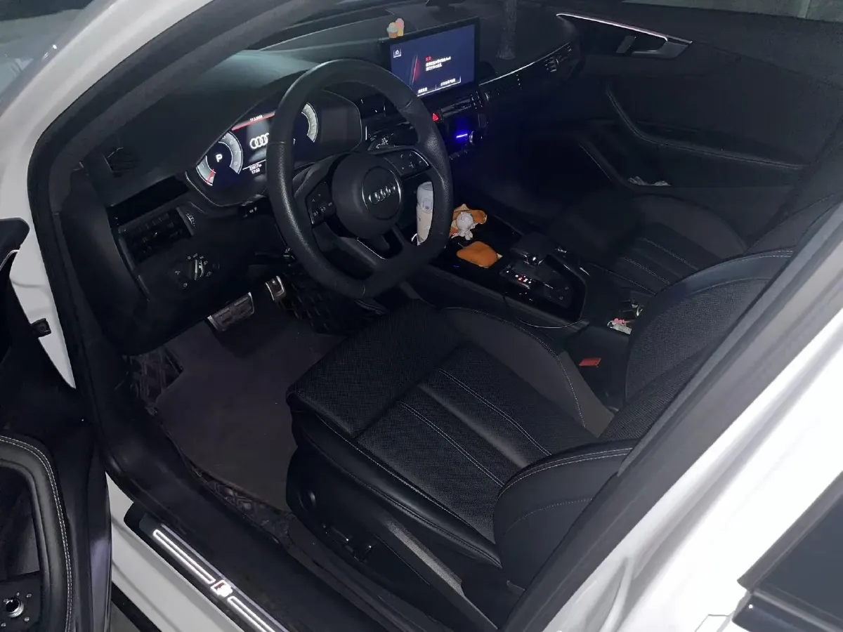 2024 Audi A4L 2.0T 190HP L4 7DCT,autocango,china used car exporter,china ev exporter,chinese used car exporter,chinese used ev exporter