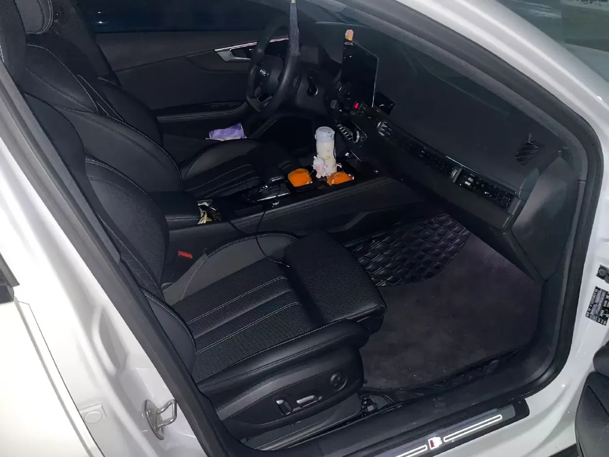 2024 Audi A4L 2.0T 190HP L4 7DCT,autocango,china used car exporter,china ev exporter,chinese used car exporter,chinese used ev exporter