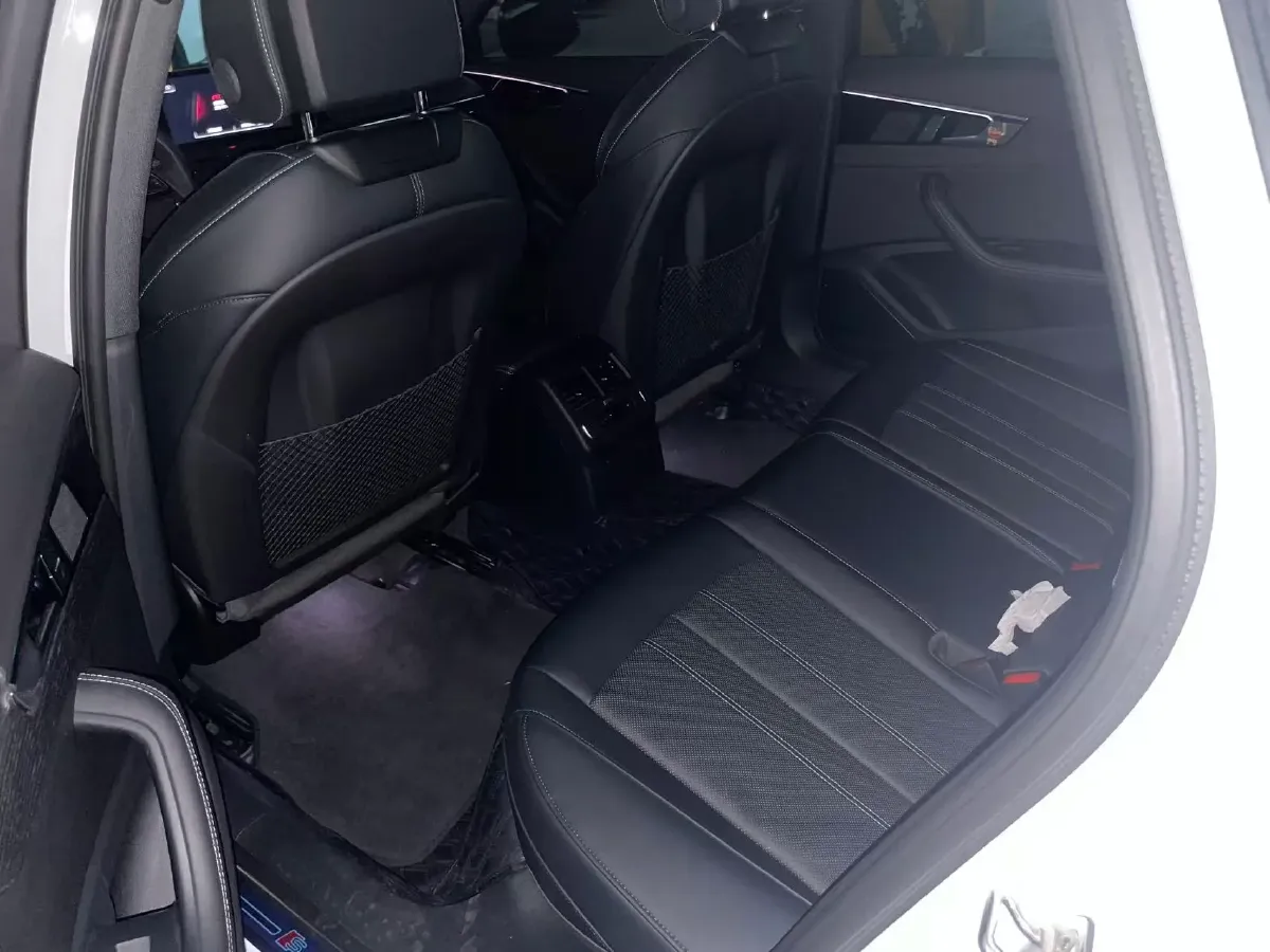 2024 Audi A4L 2.0T 190HP L4 7DCT,autocango,china used car exporter,china ev exporter,chinese used car exporter,chinese used ev exporter