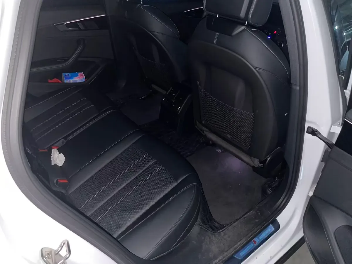 2024 Audi A4L 2.0T 190HP L4 7DCT,autocango,china used car exporter,china ev exporter,chinese used car exporter,chinese used ev exporter