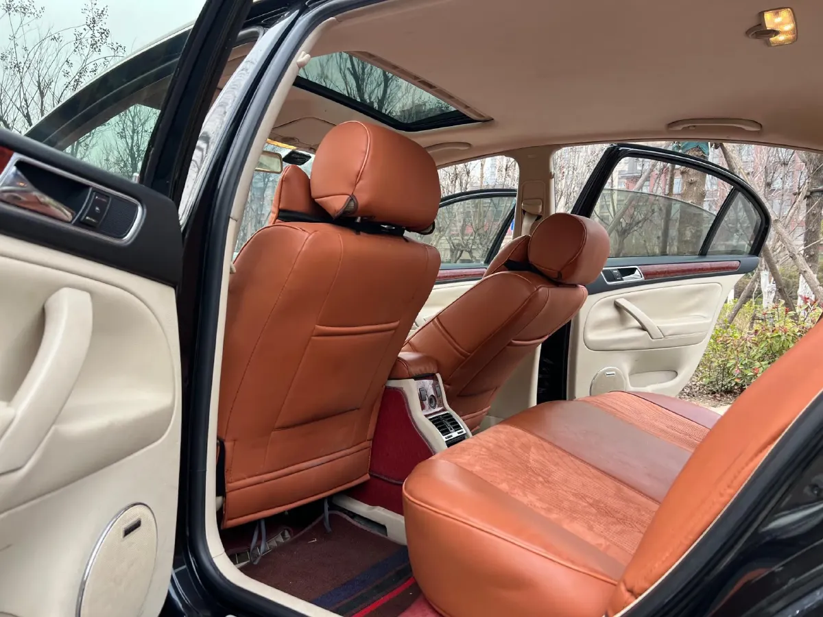 2011 Volkswagen Passat 1.8T 163HP L4 5AT,autocango,china used car exporter,china ev exporter,chinese used car exporter,chinese used ev exporter