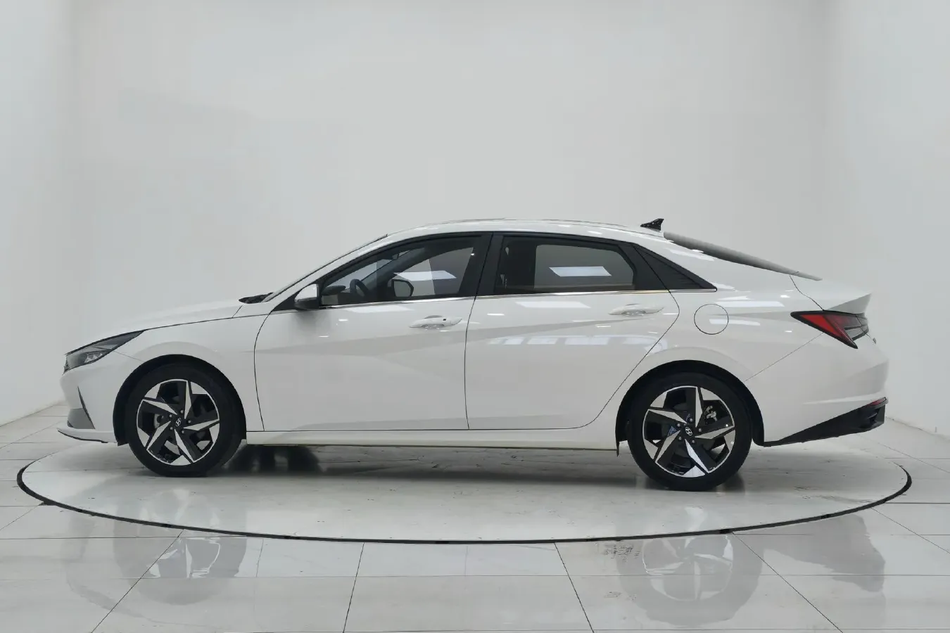 2022 Hyundai Elantra 1.5L 115HP L4 CVT,autocango,china used car exporter,china ev exporter,chinese used car exporter,chinese used ev exporter