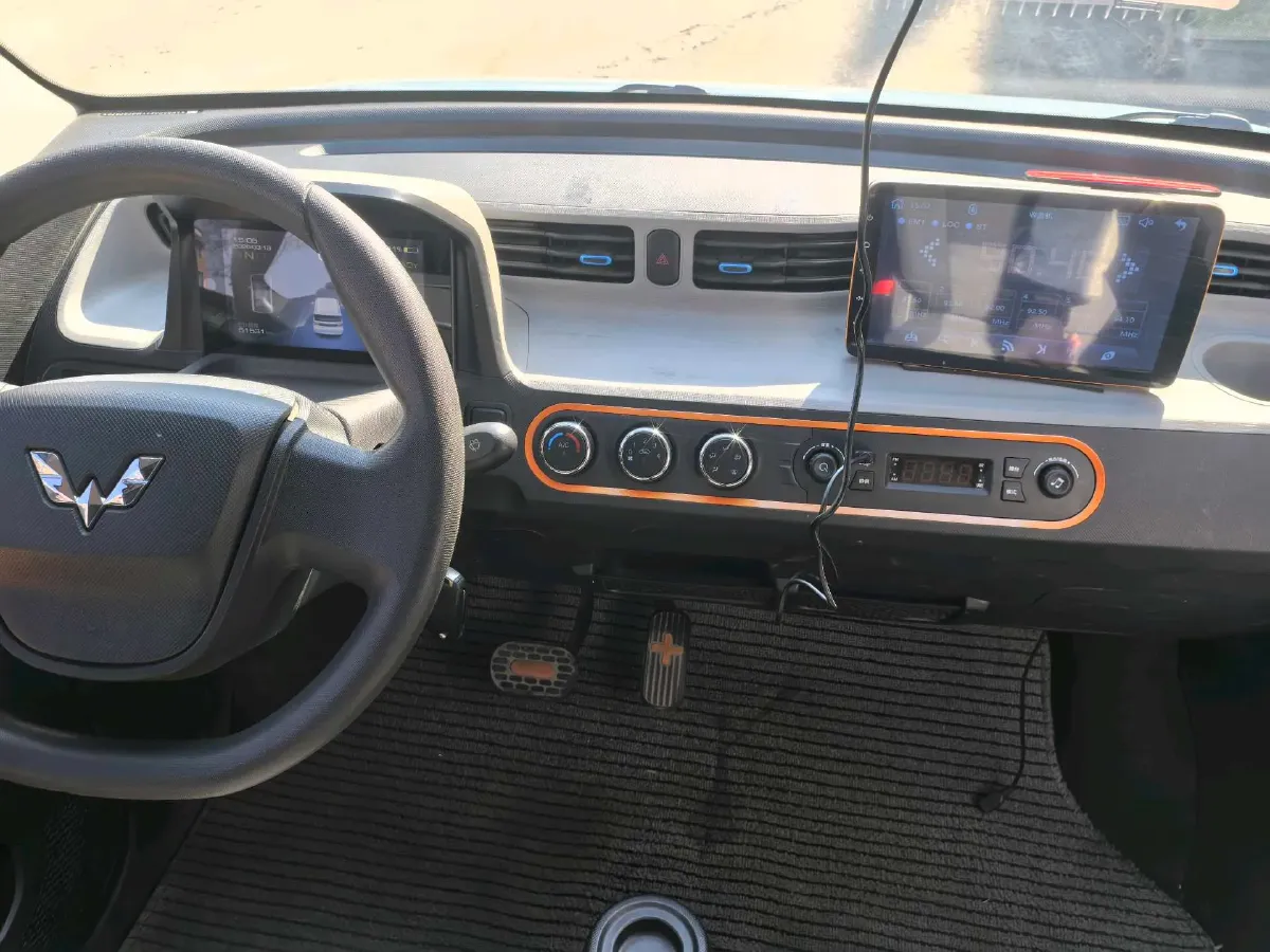 2020 WuLing HongGuang MINI EV BEV 13.8KWH,autocango,china used car exporter,china ev exporter,chinese used car exporter,chinese used ev exporter