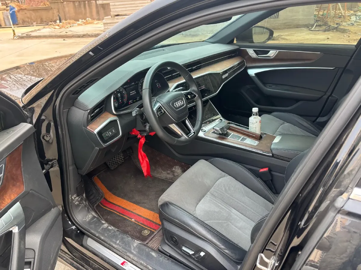 2023 Audi A6L 2.0T 245HP L4 7DCT,autocango,china used car exporter,china ev exporter,chinese used car exporter,chinese used ev exporter