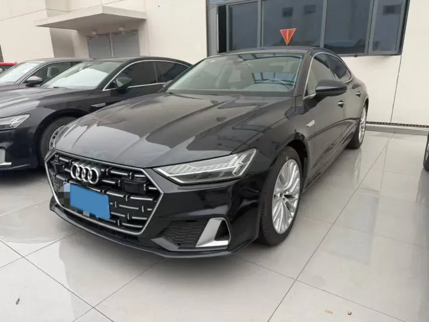 2024 Audi A7L 2.0T 245HP L4 7DCT,autocango,china used car exporter,china ev exporter,chinese used car exporter,chinese used ev exporter
