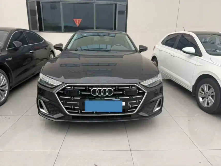 2024 Audi A7L 2.0T 245HP L4 7DCT,autocango,china used car exporter,china ev exporter,chinese used car exporter,chinese used ev exporter