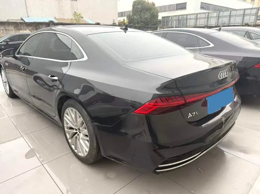 2024 Audi A7L 2.0T 245HP L4 7DCT,autocango,china used car exporter,china ev exporter,chinese used car exporter,chinese used ev exporter