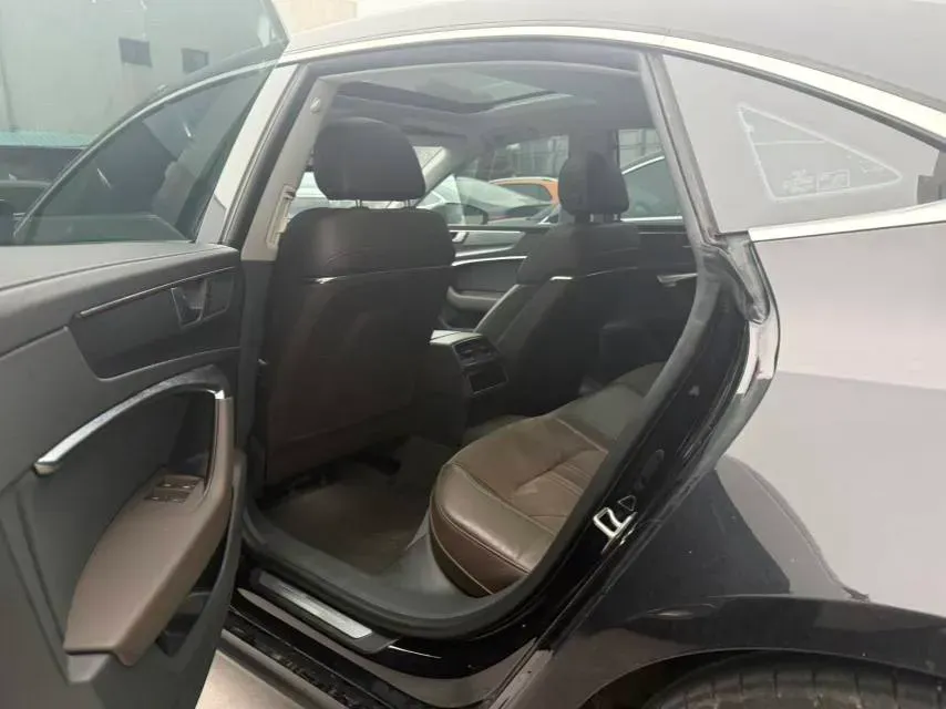 2024 Audi A7L 2.0T 245HP L4 7DCT,autocango,china used car exporter,china ev exporter,chinese used car exporter,chinese used ev exporter