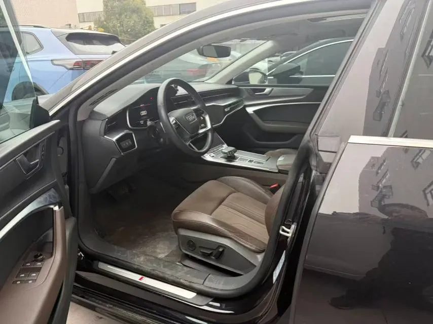 2024 Audi A7L 2.0T 245HP L4 7DCT,autocango,china used car exporter,china ev exporter,chinese used car exporter,chinese used ev exporter