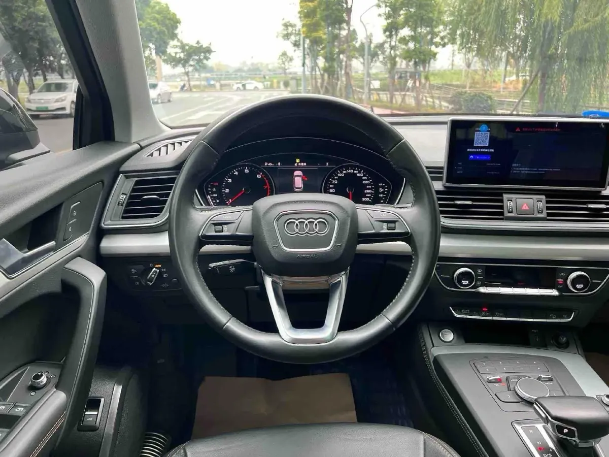 2020 Audi Q5L 2.0T 190HP L4 7DCT,autocango,china used car exporter,china ev exporter,chinese used car exporter,chinese used ev exporter