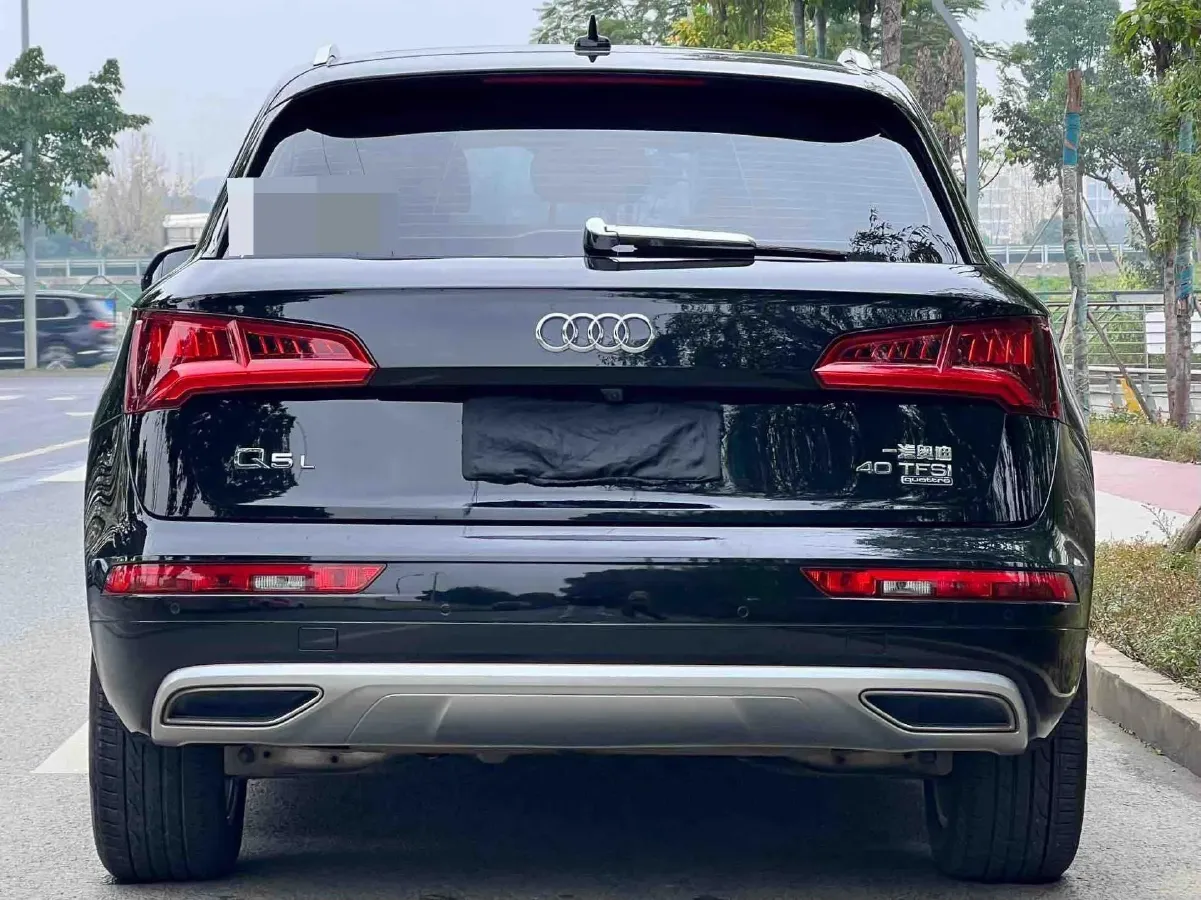 2020 Audi Q5L 2.0T 190HP L4 7DCT,autocango,china used car exporter,china ev exporter,chinese used car exporter,chinese used ev exporter