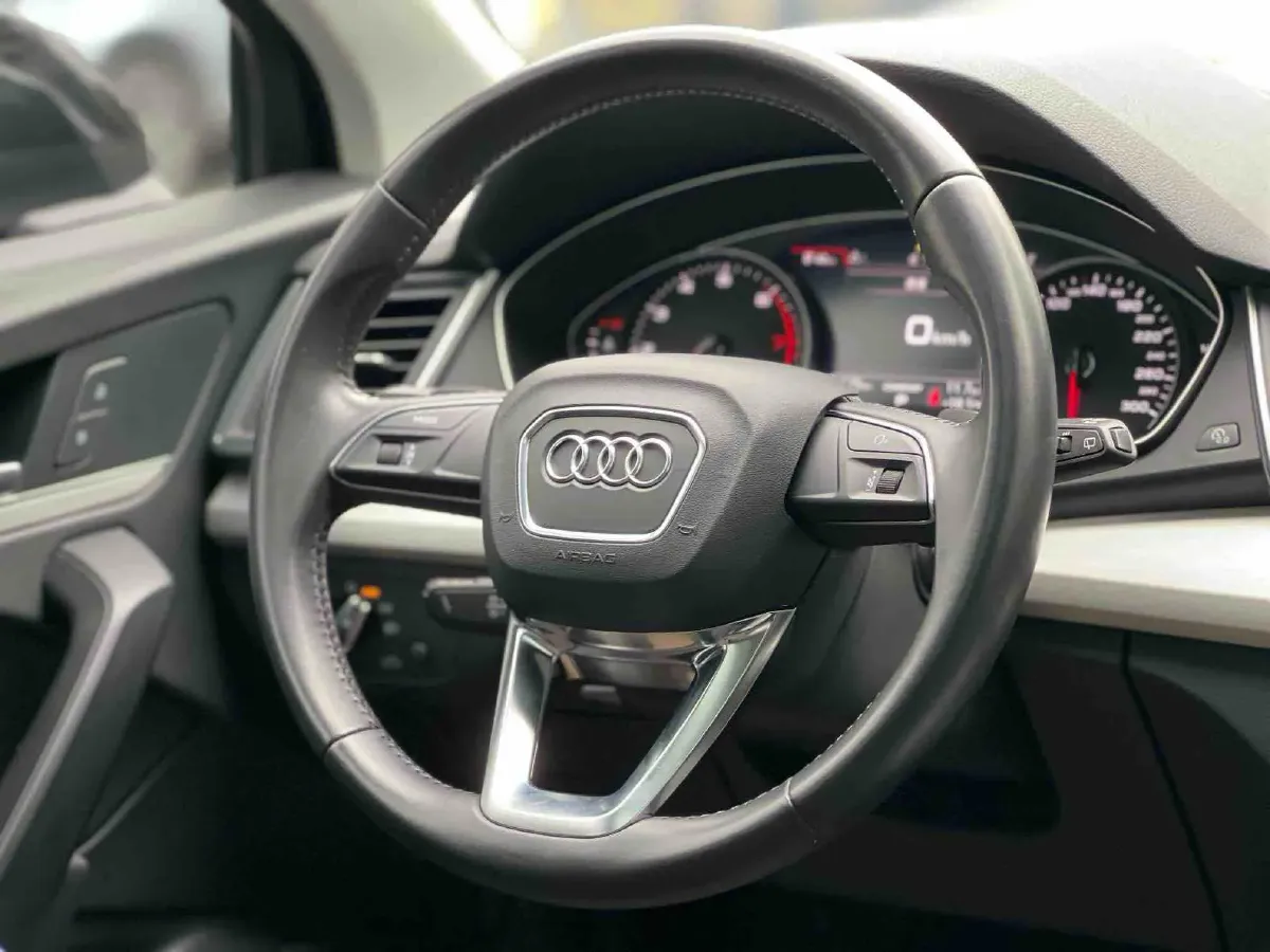 2020 Audi Q5L 2.0T 190HP L4 7DCT,autocango,china used car exporter,china ev exporter,chinese used car exporter,chinese used ev exporter