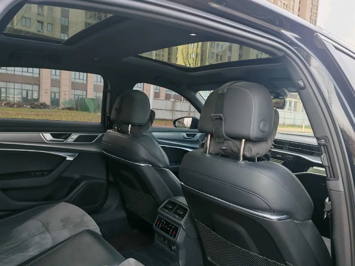 2023 Audi A6L 2.0T 245HP L4 7DCT,autocango,china used car exporter,china ev exporter,chinese used car exporter,chinese used ev exporter