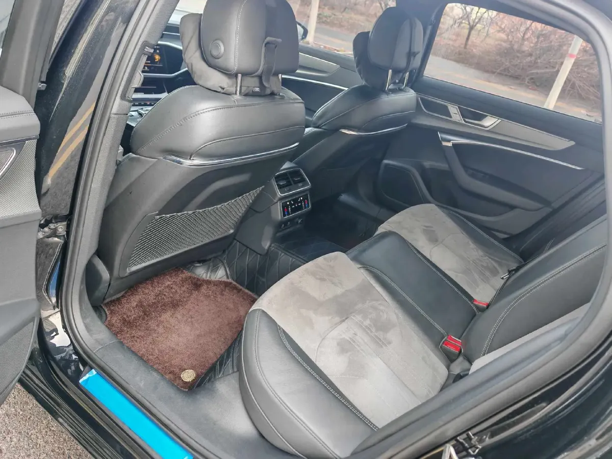 2023 Audi A6L 2.0T 245HP L4 7DCT,autocango,china used car exporter,china ev exporter,chinese used car exporter,chinese used ev exporter