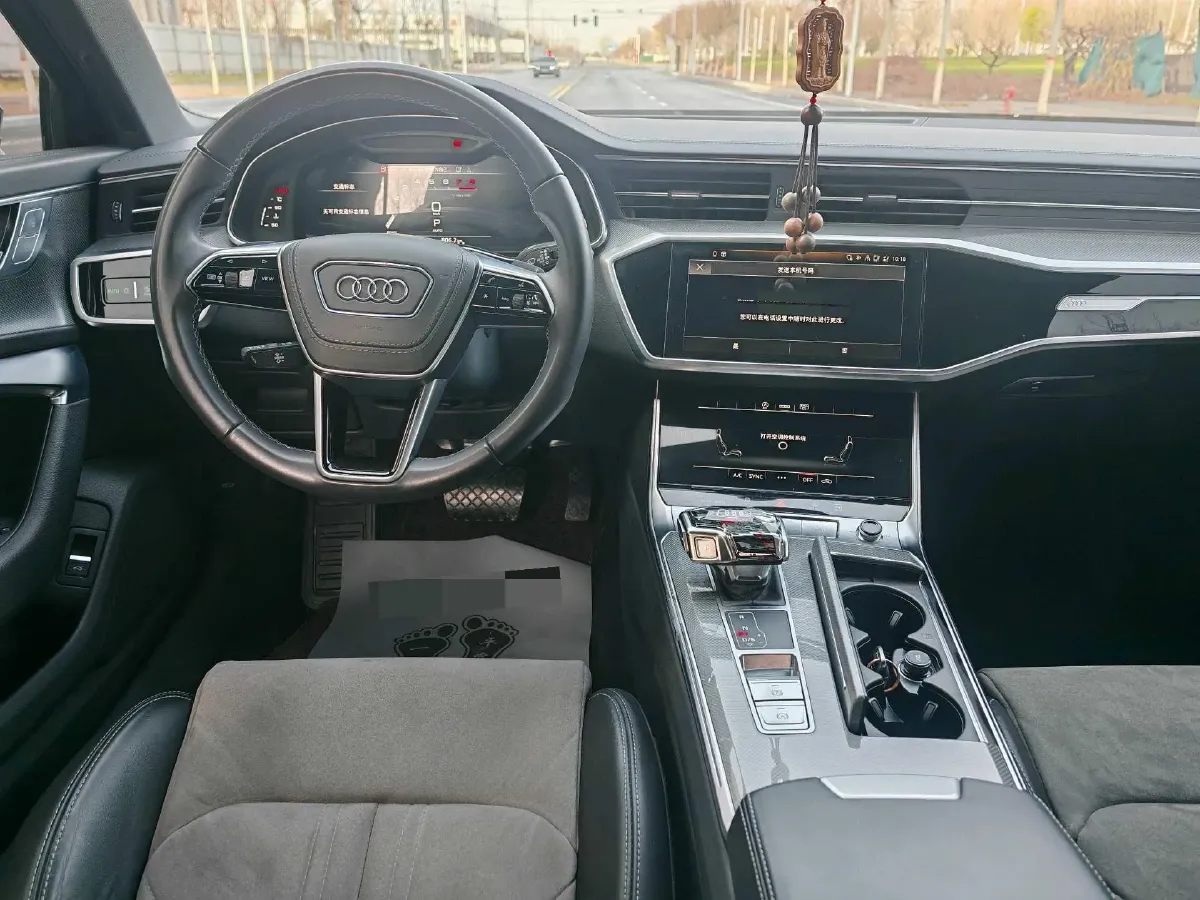 2023 Audi A6L 2.0T 245HP L4 7DCT,autocango,china used car exporter,china ev exporter,chinese used car exporter,chinese used ev exporter