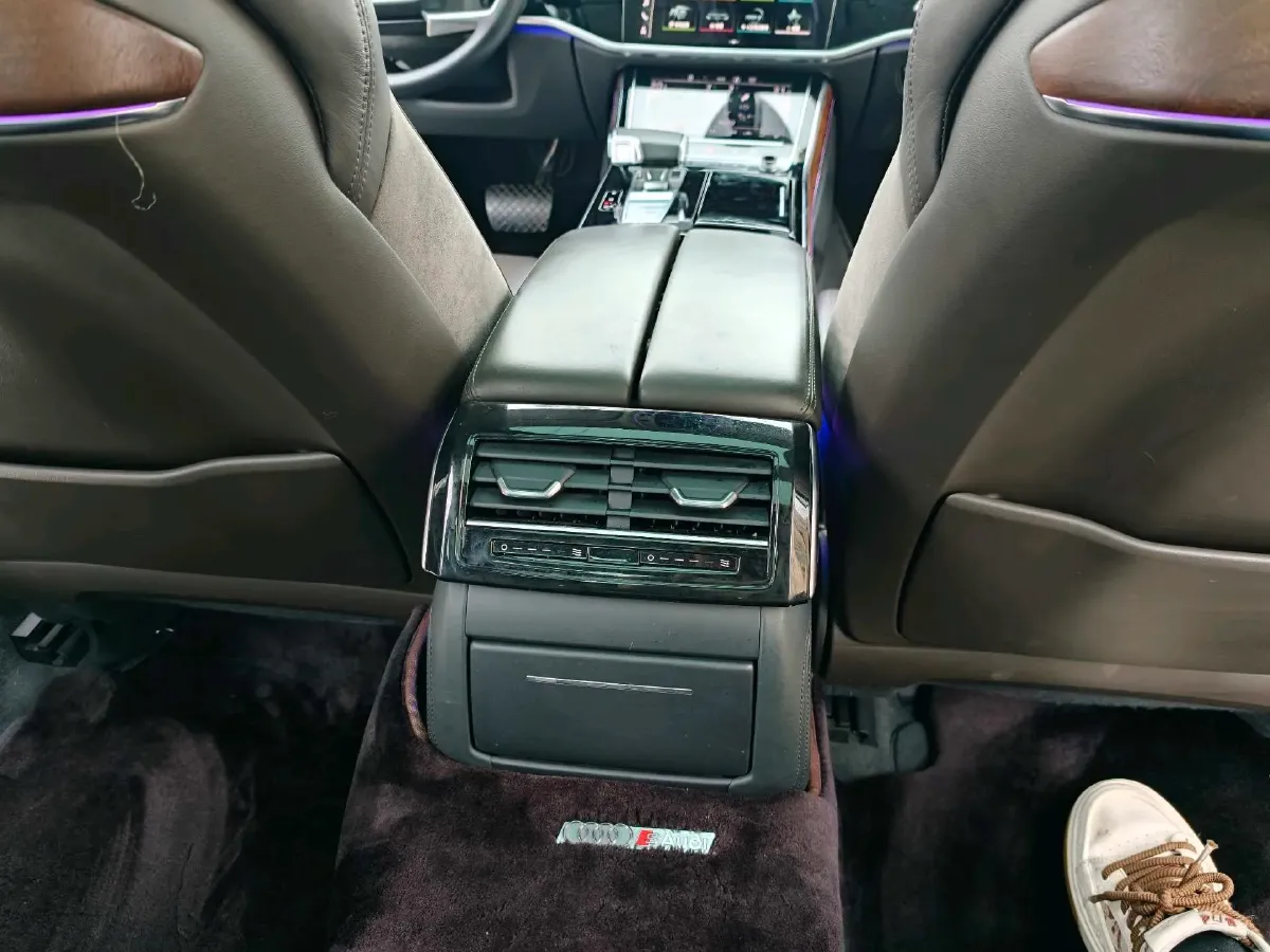 2021 Audi A8 3.0T 340HP V6 8AT,autocango,china used car exporter,china ev exporter,chinese used car exporter,chinese used ev exporter