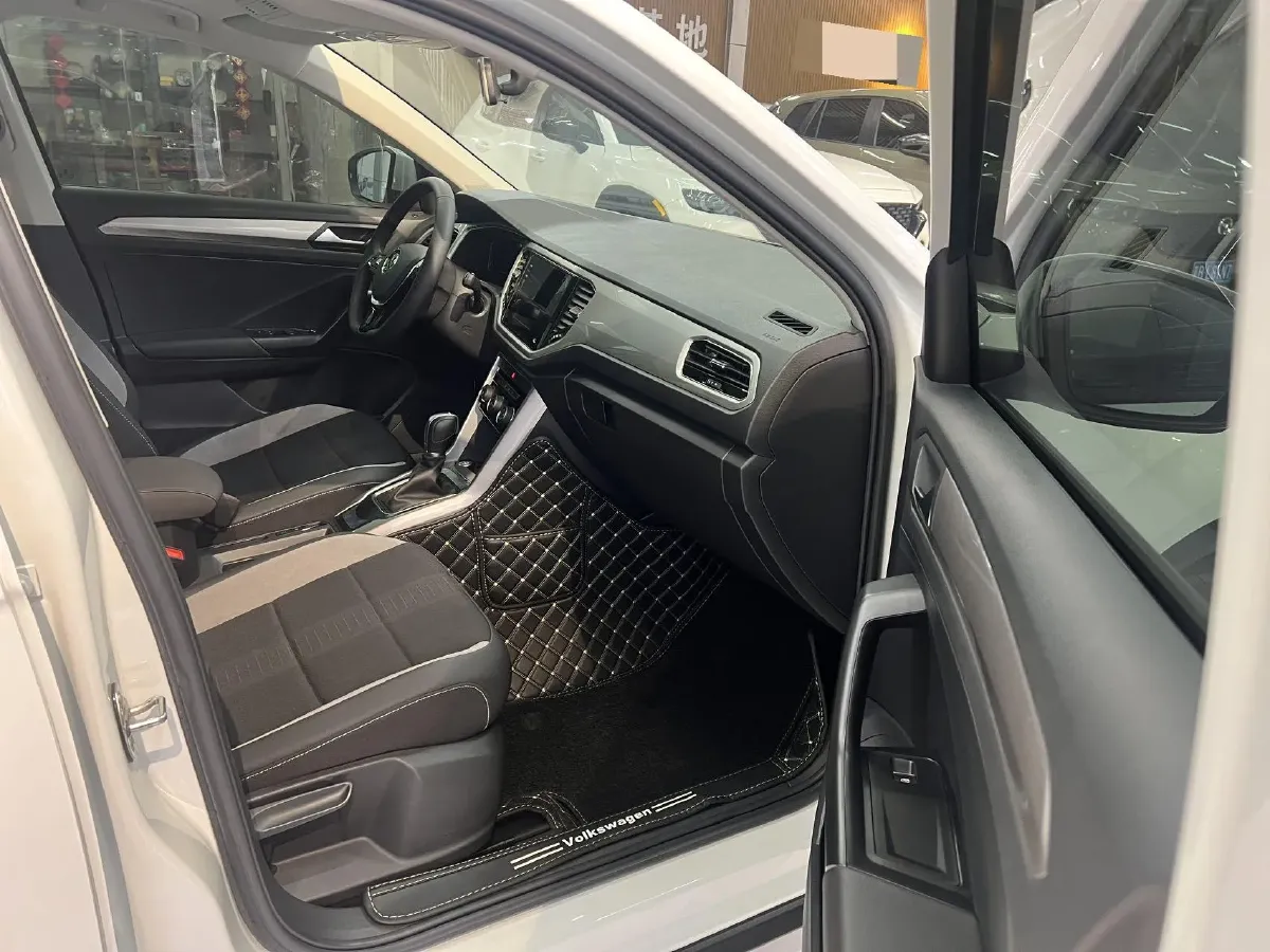 2022 Volkswagen T-Roc 1.4T 150HP L4 7DCT,autocango,china used car exporter,china ev exporter,chinese used car exporter,chinese used ev exporter