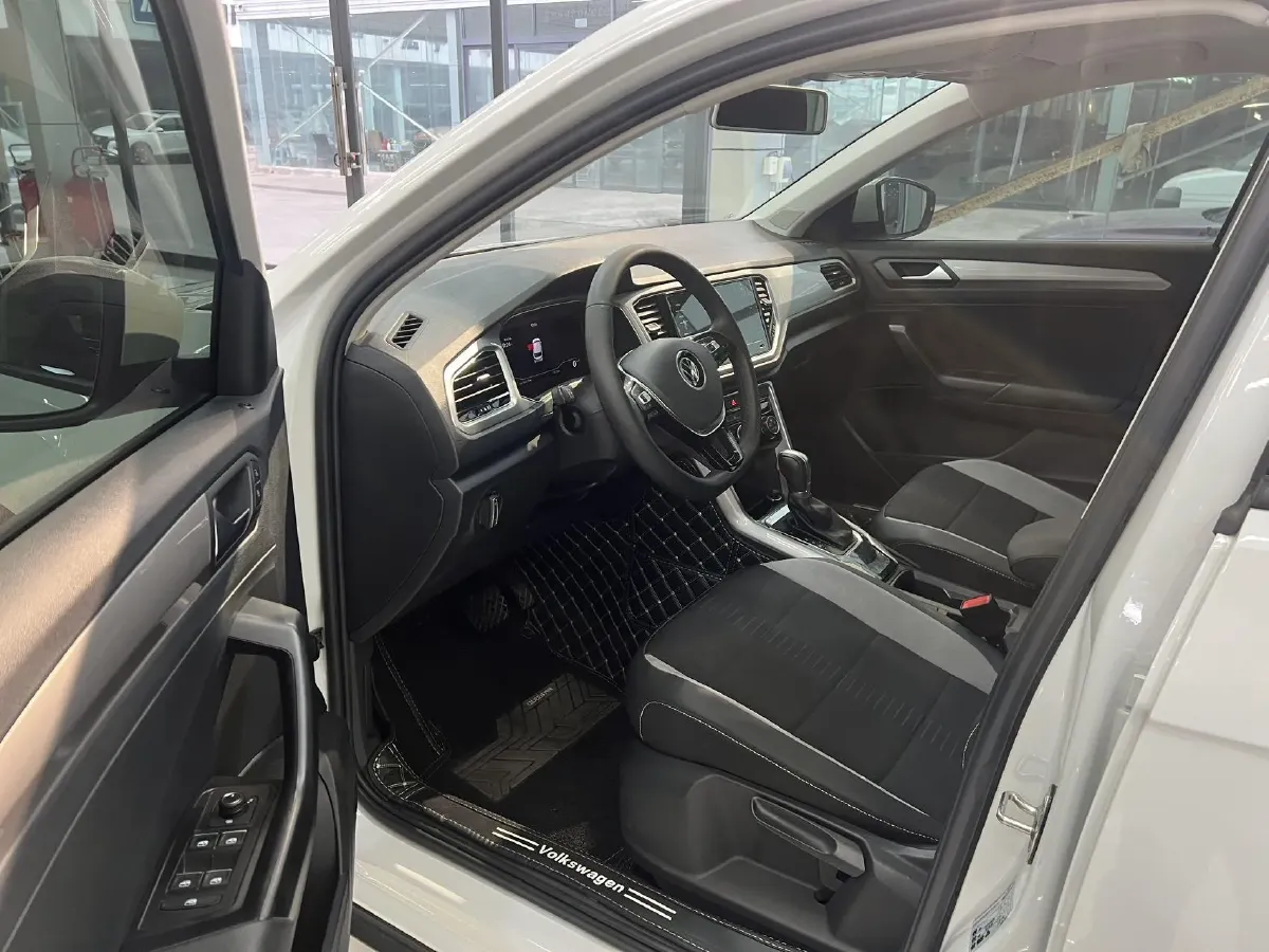 2022 Volkswagen T-Roc 1.4T 150HP L4 7DCT,autocango,china used car exporter,china ev exporter,chinese used car exporter,chinese used ev exporter