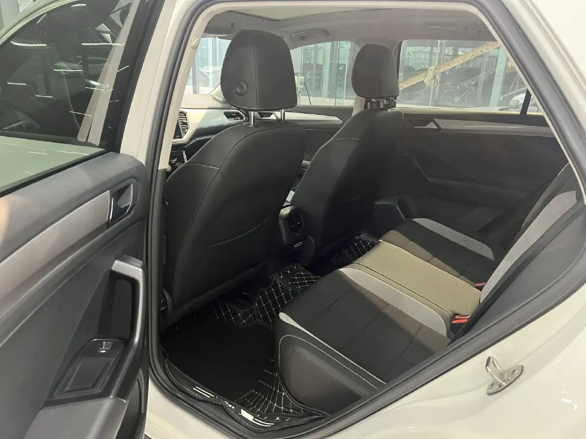 2022 Volkswagen T-Roc 1.4T 150HP L4 7DCT,autocango,china used car exporter,china ev exporter,chinese used car exporter,chinese used ev exporter