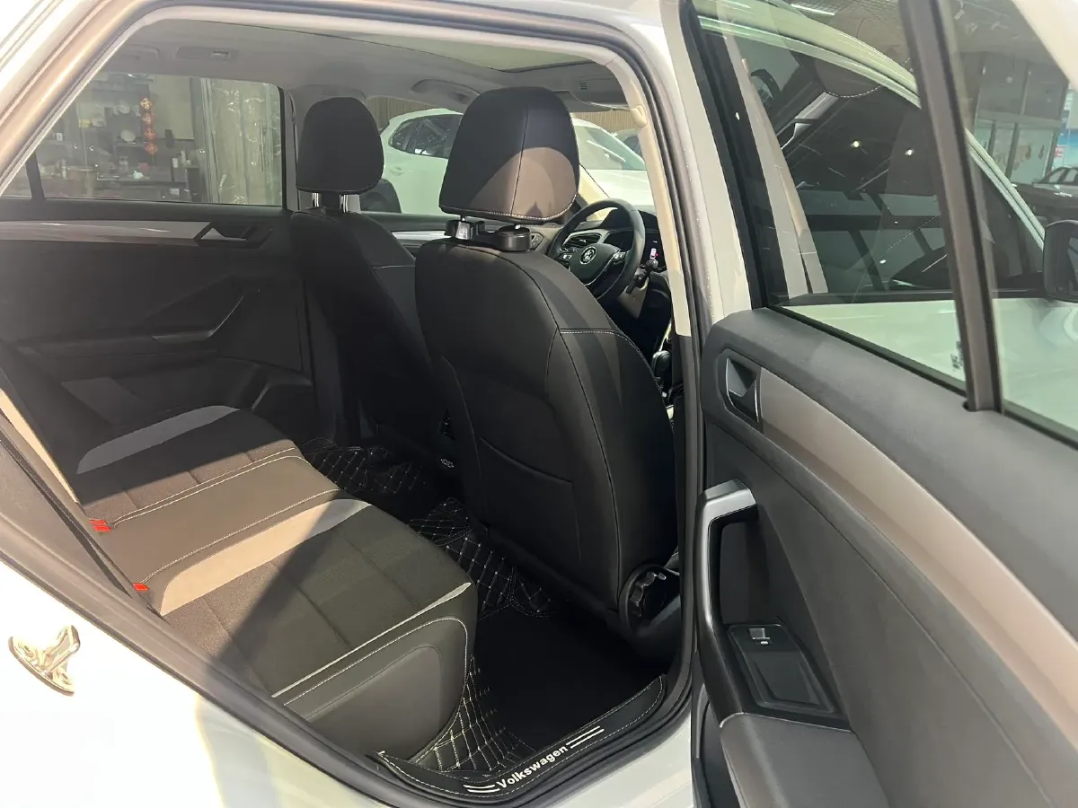 2022 Volkswagen T-Roc 1.4T 150HP L4 7DCT,autocango,china used car exporter,china ev exporter,chinese used car exporter,chinese used ev exporter