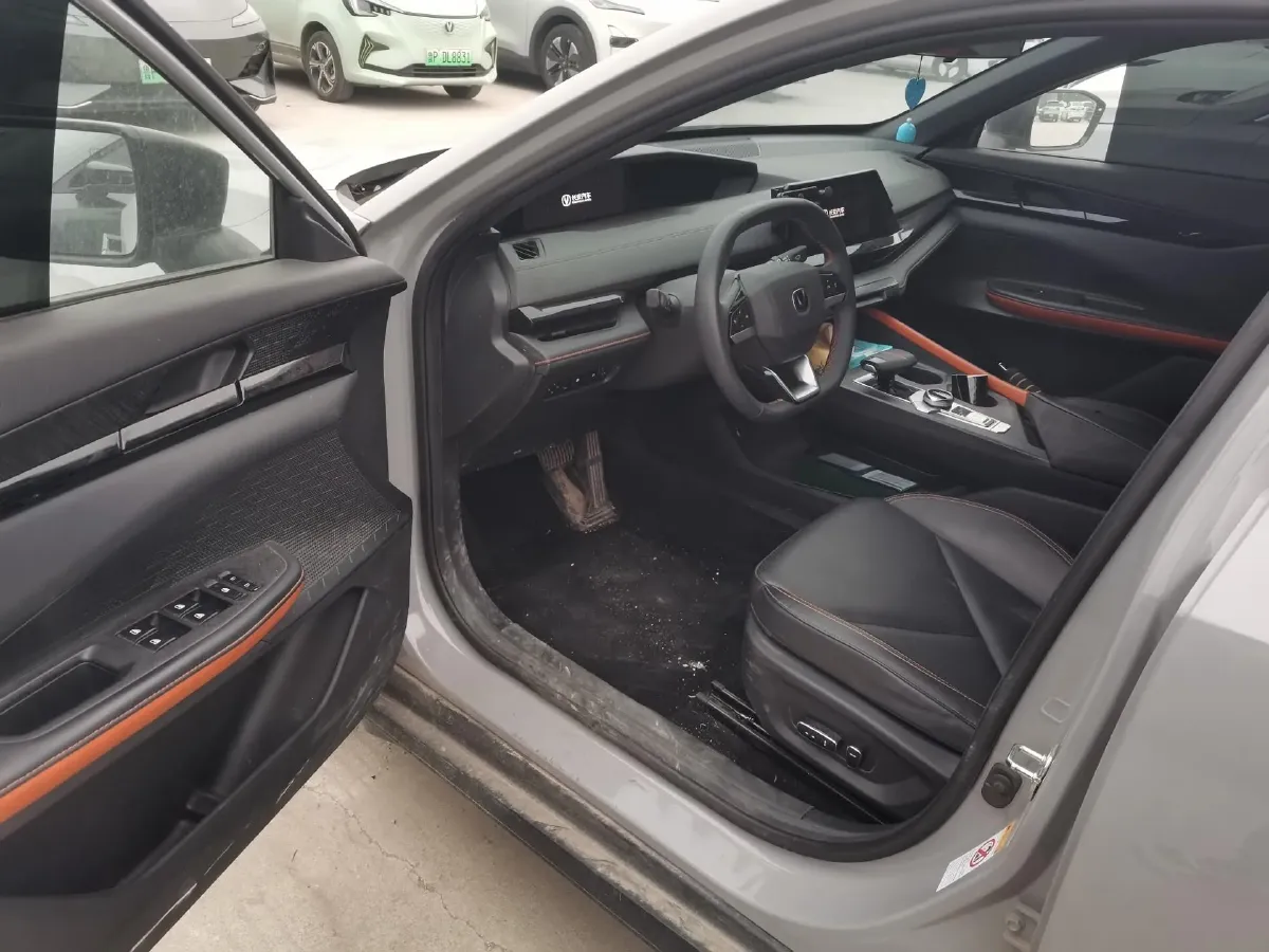 2023 ChangAn UNI-V iDD 1.5T 170HP L4 6TCT PHEV 18.4KWH,autocango,china used car exporter,china ev exporter,chinese used car exporter,chinese used ev exporter