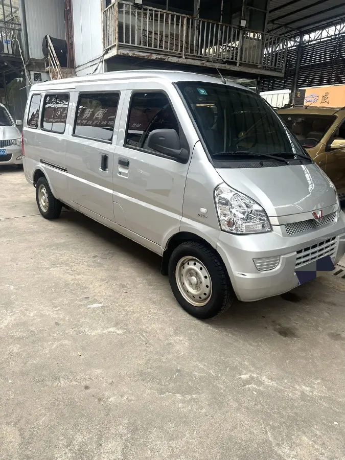 2021 WuLing RongGuang 1.5L 99HP L4 5MT,autocango,china used car exporter,china ev exporter,chinese used car exporter,chinese used ev exporter