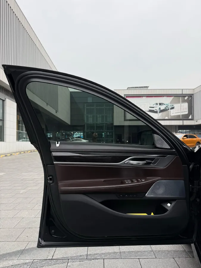 2019 BMW 7 Series 2.0T 265HP L4 8AT,autocango,china used car exporter,china ev exporter,chinese used car exporter,chinese used ev exporter