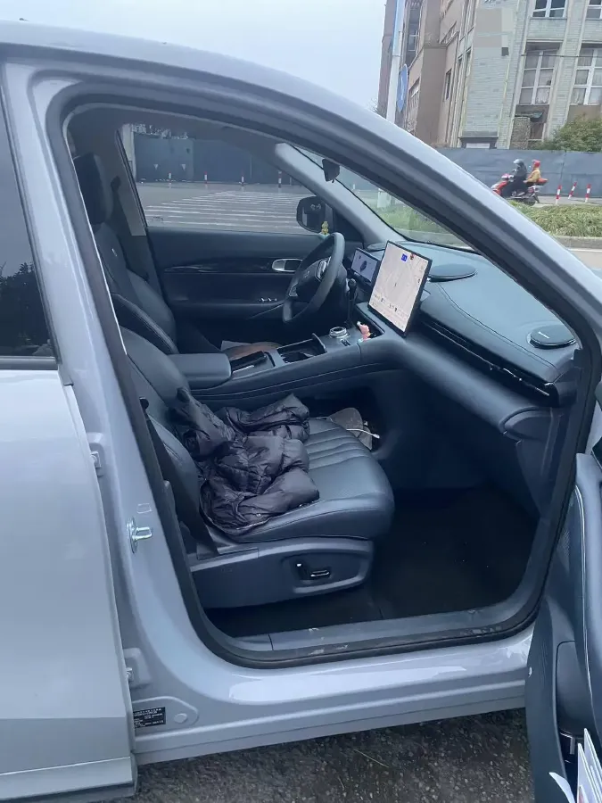 2024 Geely Emgrand L HiP 1.5T 181HP L4 3DHT PHEV 15.5KWH,autocango,china used car exporter,china ev exporter,chinese used car exporter,chinese used ev exporter