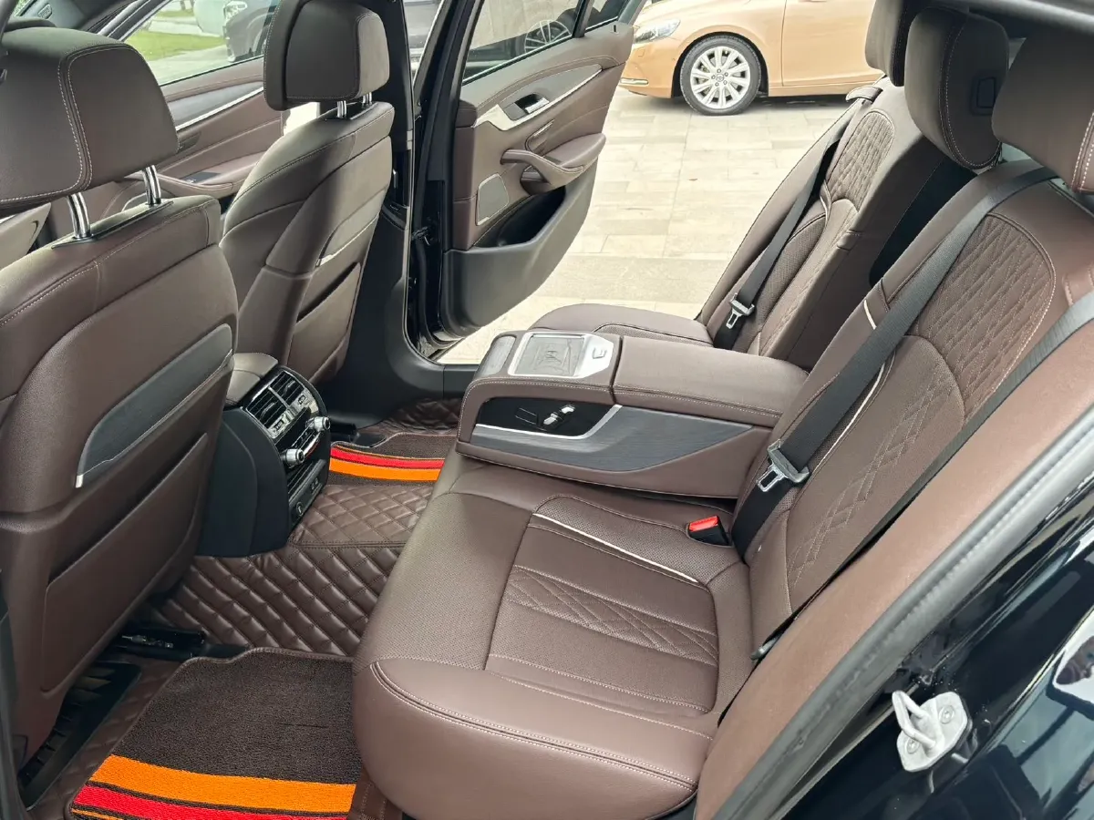 2023 BMW 5 Series 2.0T 245HP L4 8AT,autocango,china used car exporter,china ev exporter,chinese used car exporter,chinese used ev exporter