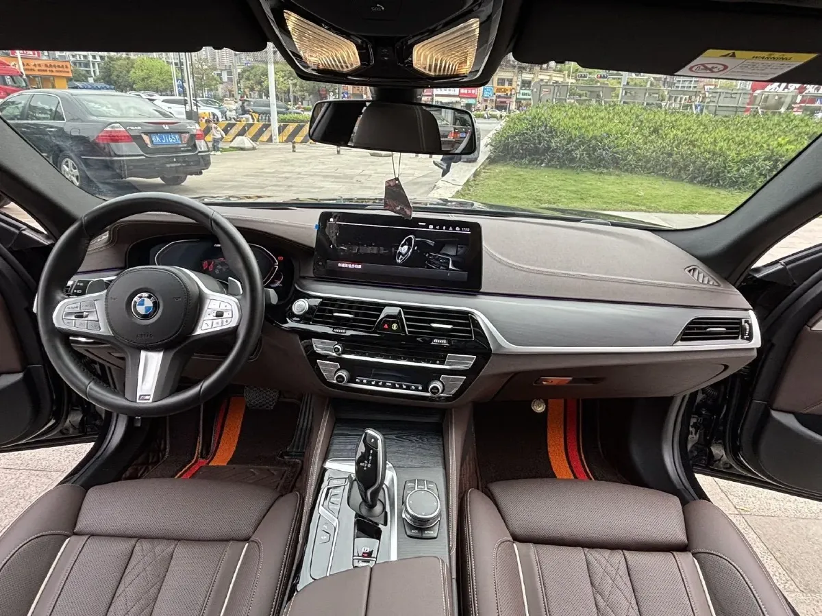 2023 BMW 5 Series 2.0T 245HP L4 8AT,autocango,china used car exporter,china ev exporter,chinese used car exporter,chinese used ev exporter