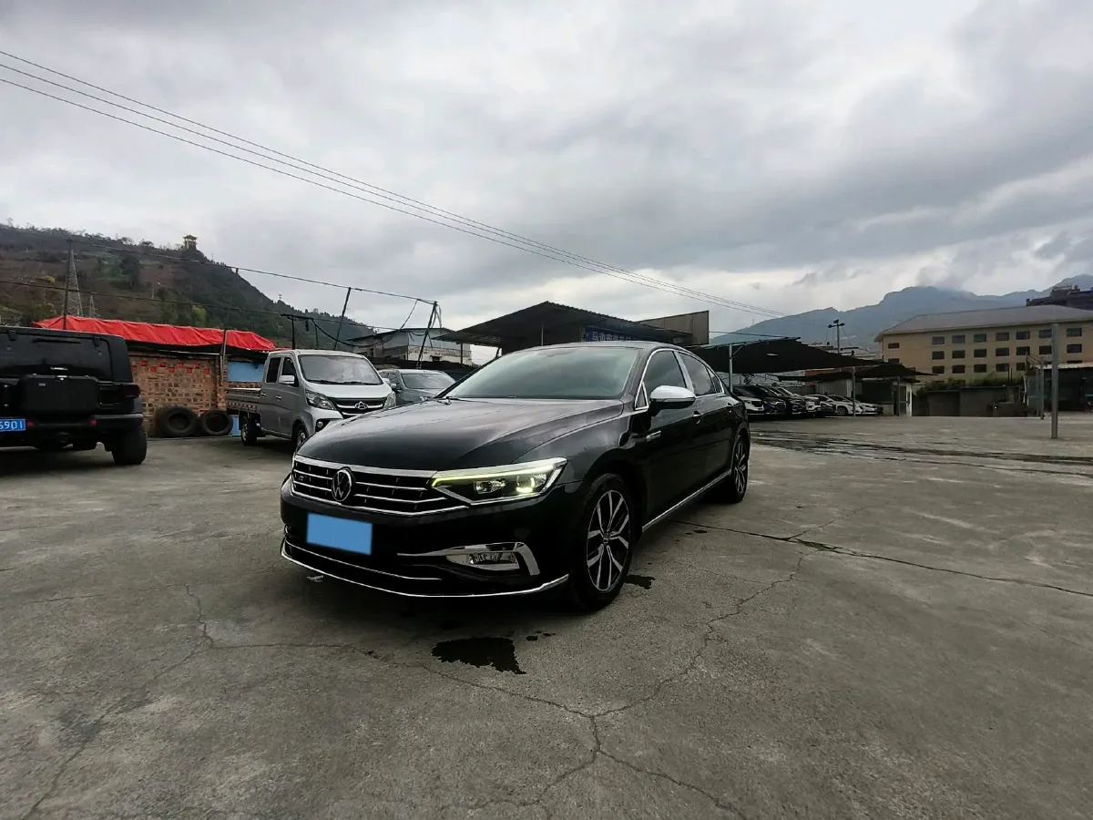 2020 Volkswagen Magotan 2.0T 186HP L4 7DCT,autocango,china used car exporter,china ev exporter,chinese used car exporter,chinese used ev exporter