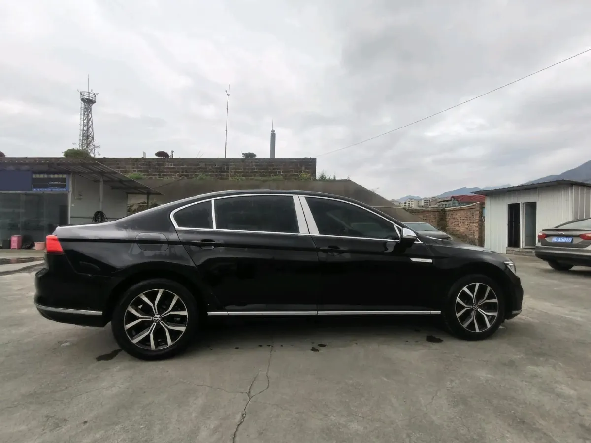 2020 Volkswagen Magotan 2.0T 186HP L4 7DCT,autocango,china used car exporter,china ev exporter,chinese used car exporter,chinese used ev exporter