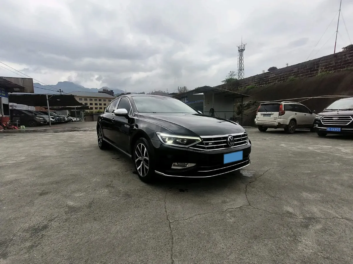 2020 Volkswagen Magotan 2.0T 186HP L4 7DCT,autocango,china used car exporter,china ev exporter,chinese used car exporter,chinese used ev exporter