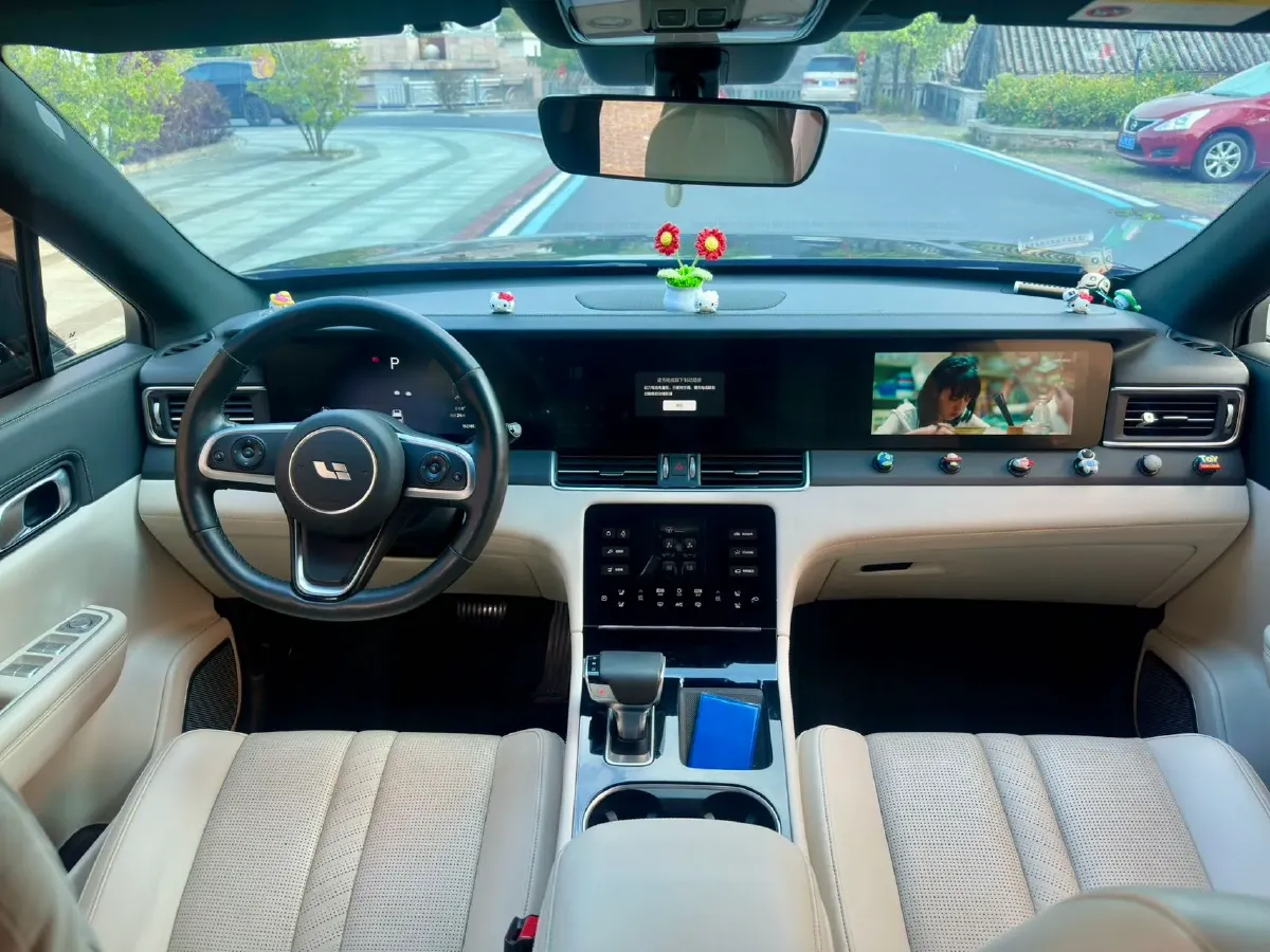 2020 Li ONE Range Extended 131HP REEV 40.5KWH,autocango,china used car exporter,china ev exporter,chinese used car exporter,chinese used ev exporter