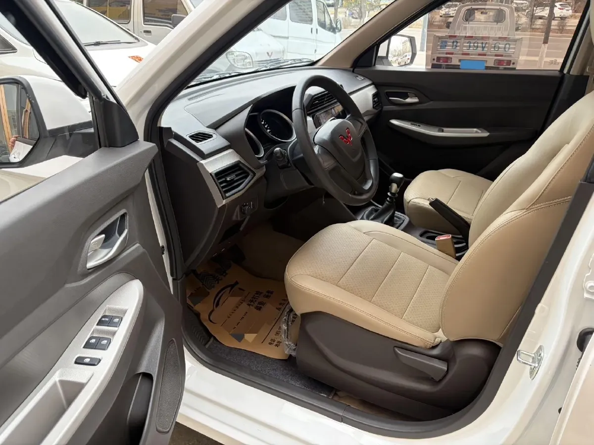 2021 WuLing HongGuang 1.5L 99HP L4 6MT,autocango,china used car exporter,china ev exporter,chinese used car exporter,chinese used ev exporter