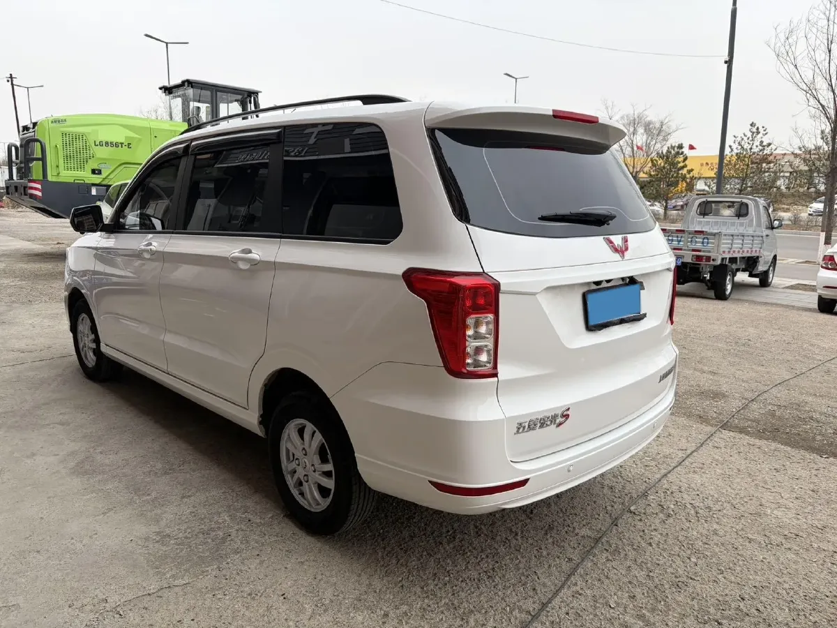 2021 WuLing HongGuang 1.5L 99HP L4 6MT,autocango,china used car exporter,china ev exporter,chinese used car exporter,chinese used ev exporter