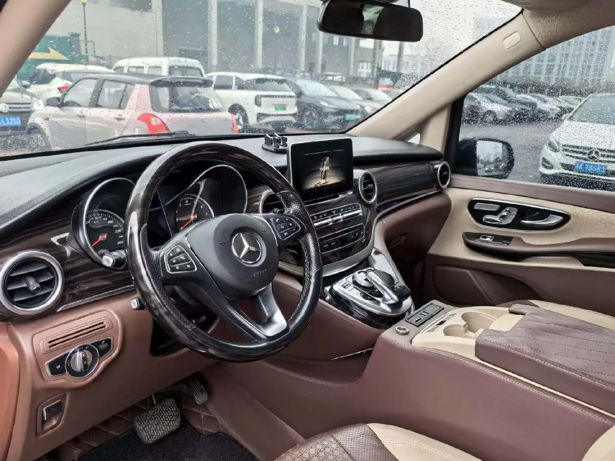 2021 Mercedes-Benz V Class 2.0T 211HP L4 9AT,autocango,china used car exporter,china ev exporter,chinese used car exporter,chinese used ev exporter