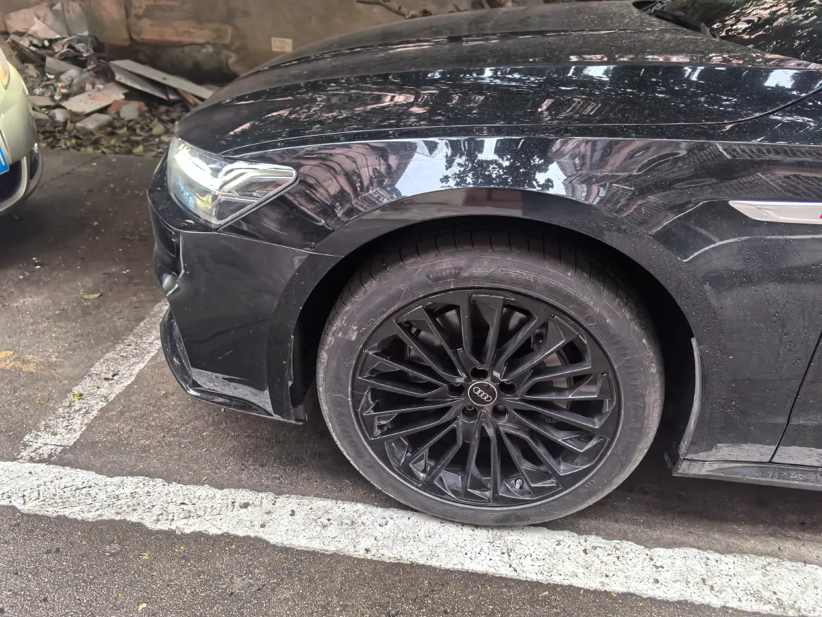 2025 Audi A7L 2.0T 245HP L4 7DCT,autocango,china used car exporter,china ev exporter,chinese used car exporter,chinese used ev exporter