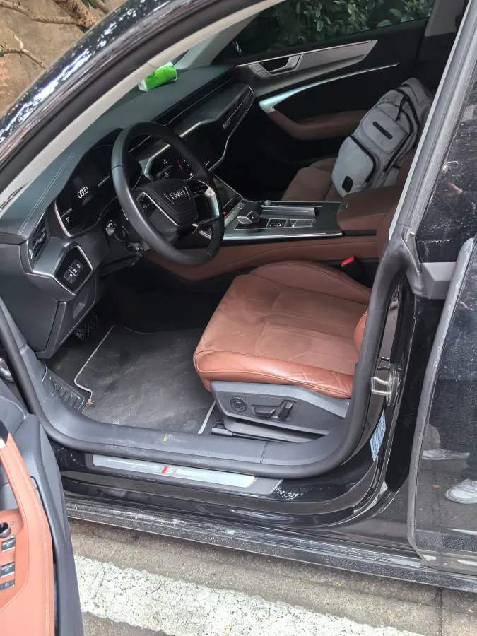 2025 Audi A7L 2.0T 245HP L4 7DCT,autocango,china used car exporter,china ev exporter,chinese used car exporter,chinese used ev exporter