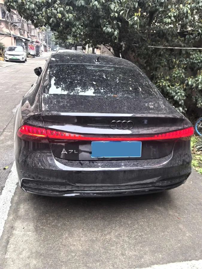 2025 Audi A7L 2.0T 245HP L4 7DCT,autocango,china used car exporter,china ev exporter,chinese used car exporter,chinese used ev exporter