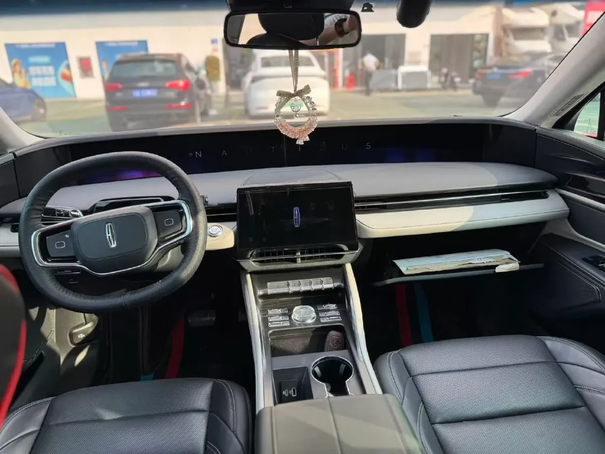 2025 Lincoln Nautilus 2.0T 261HP L4 8AT,autocango,china used car exporter,china ev exporter,chinese used car exporter,chinese used ev exporter