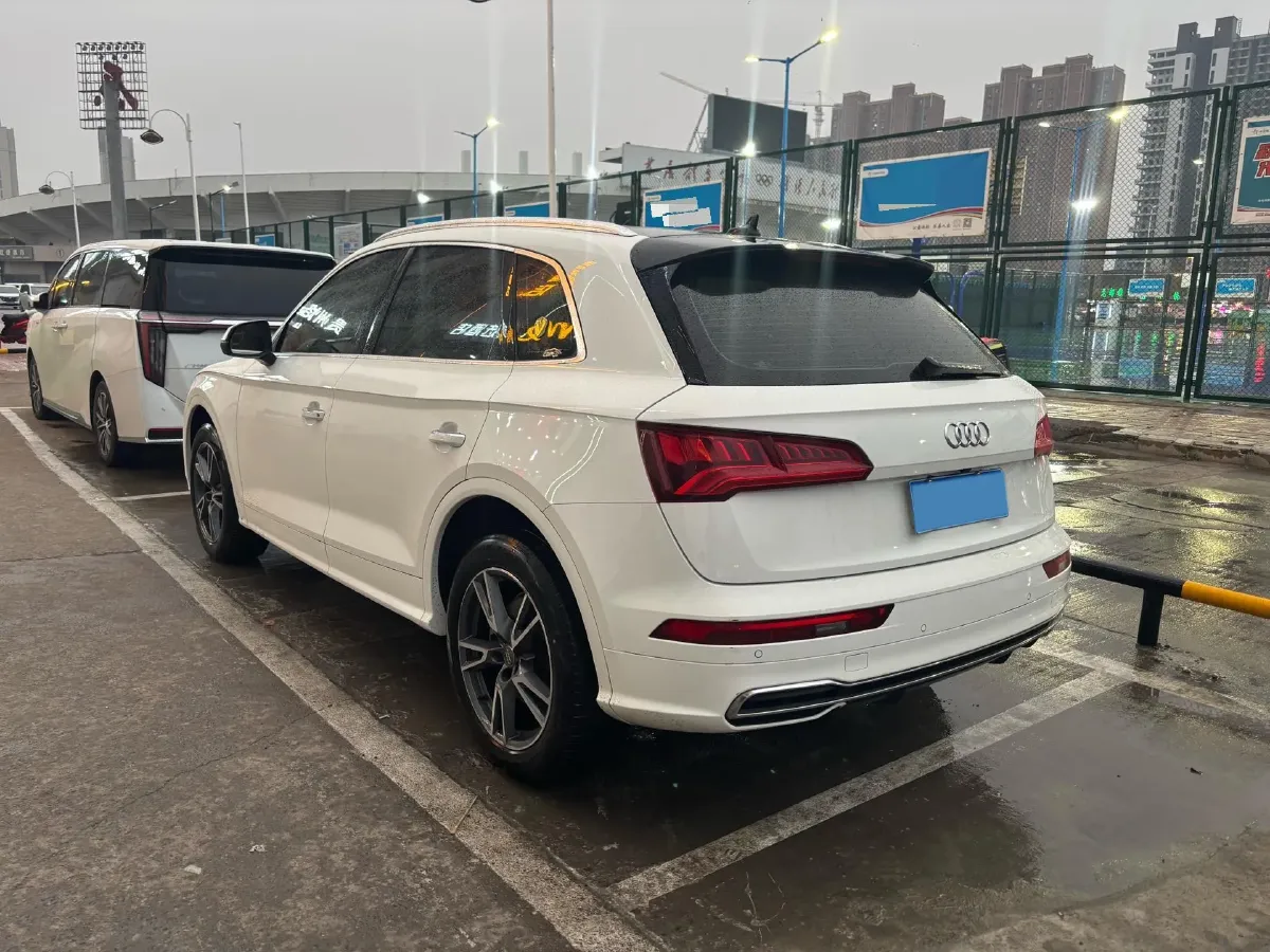2018 Audi Q5L 2.0T 190HP L4 7DCT,autocango,china used car exporter,china ev exporter,chinese used car exporter,chinese used ev exporter
