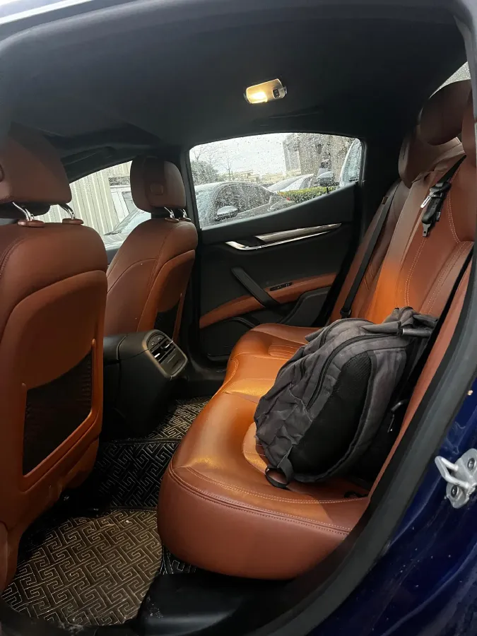 2021 Maserati Ghibli 2.0T 330HP L4 8AT,autocango,china used car exporter,china ev exporter,chinese used car exporter,chinese used ev exporter