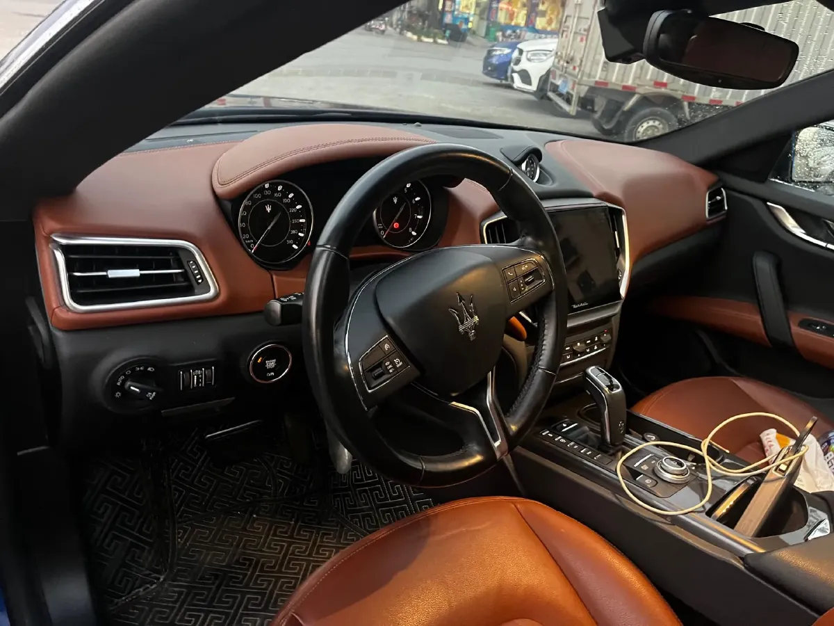 2021 Maserati Ghibli 2.0T 330HP L4 8AT,autocango,china used car exporter,china ev exporter,chinese used car exporter,chinese used ev exporter